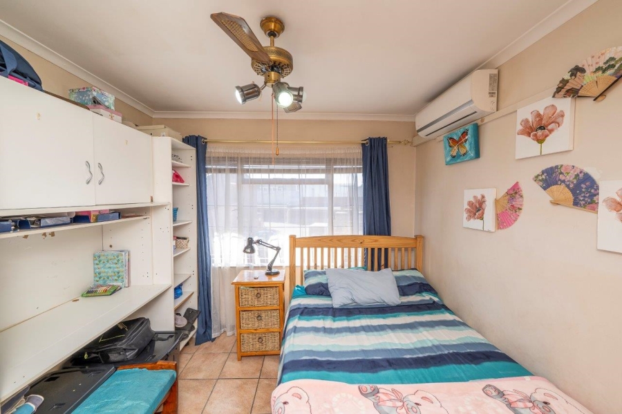 3 Bedroom Property for Sale in Stikland Western Cape